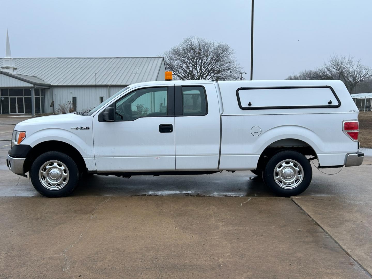 2014 White /Gray Ford F-150 (1FTEX1CM7EK) with an 3.7L V6 engine, 6-Speed Automatic transmission, located at 17760 Hwy 62, Morris, OK, 74445, (918) 733-4887, 35.609104, -95.877060 - Photo#7